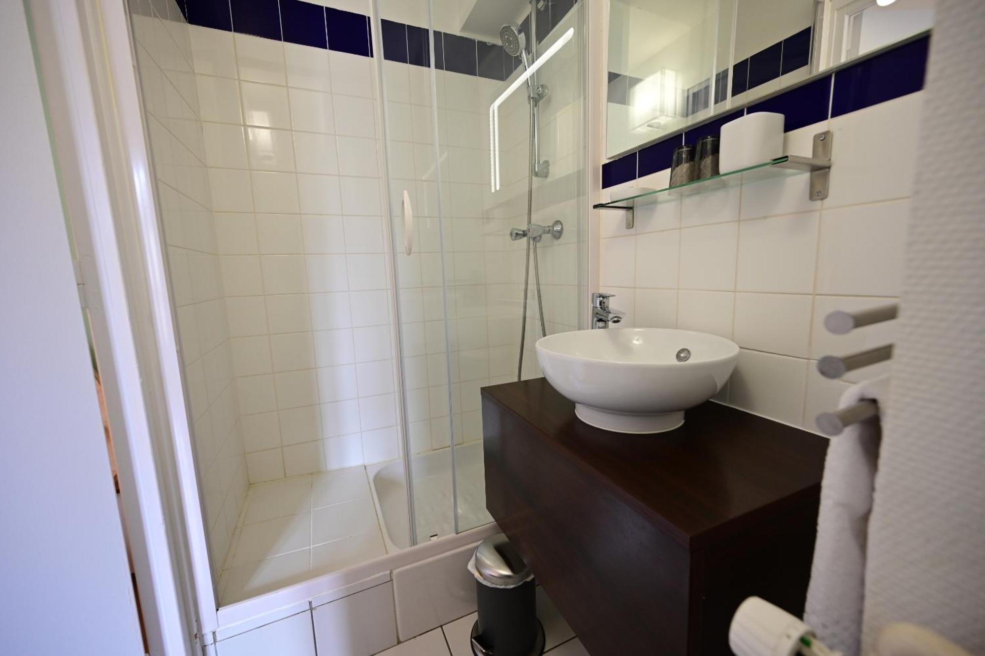 Hotel La Cuisine Des Lulus Montainville  Room photo