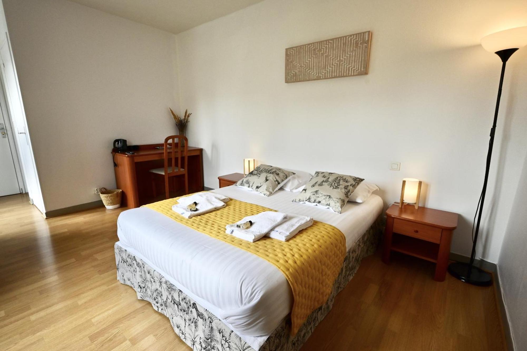 Hotel La Cuisine Des Lulus Montainville  Room photo
