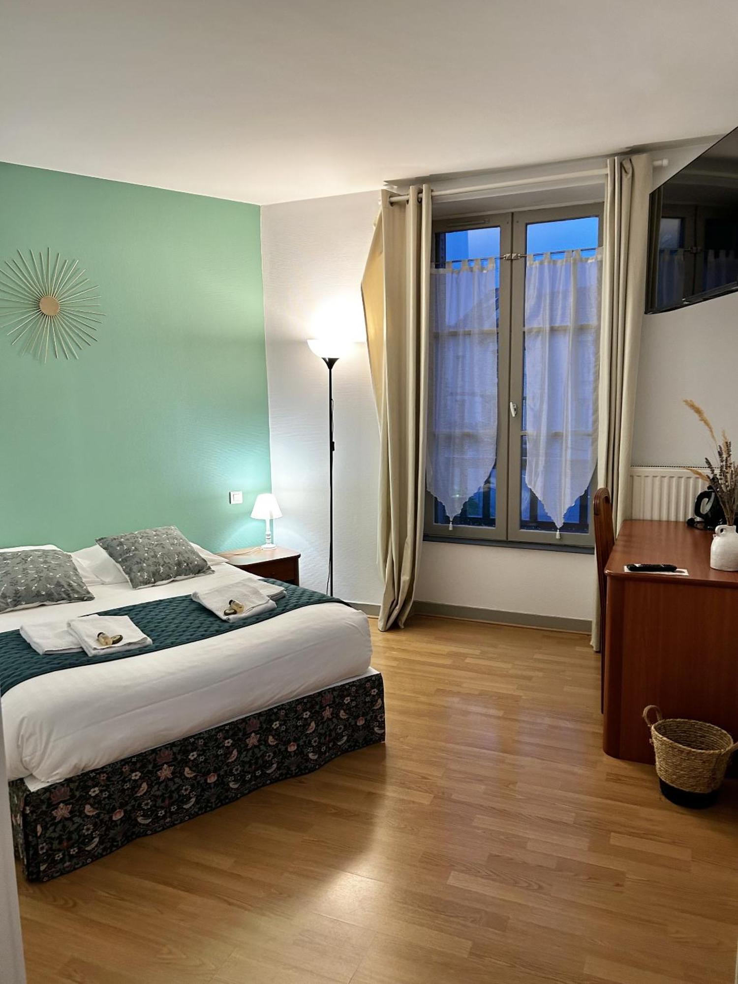 Hotel La Cuisine Des Lulus Montainville  Room photo